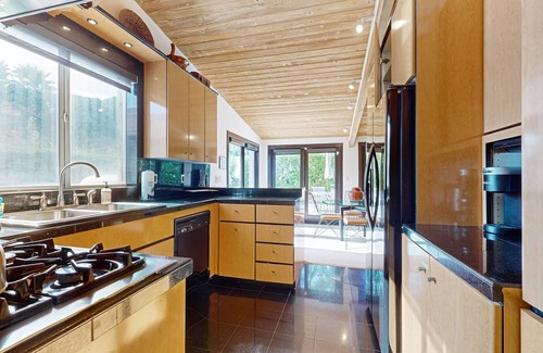 Vista Las Palmas House | Stylish Mid-century Retreat with Pool & Hot Tub Near Downtown