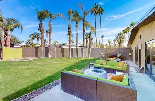Vista Las Palmas House | Stylish Mid-century Retreat with Pool & Hot Tub Near Downtown
