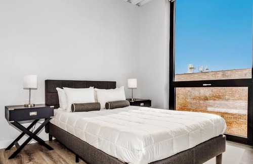 Edgewater Apartment | Modern 1BR Suite Near Loyola University - Family Friendly