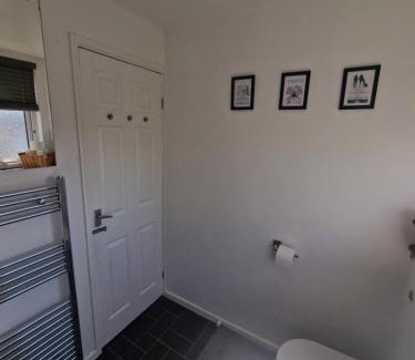 Chapeltown Apartment | Stylish & Modern 2 Bed House With Free Parking Leeds