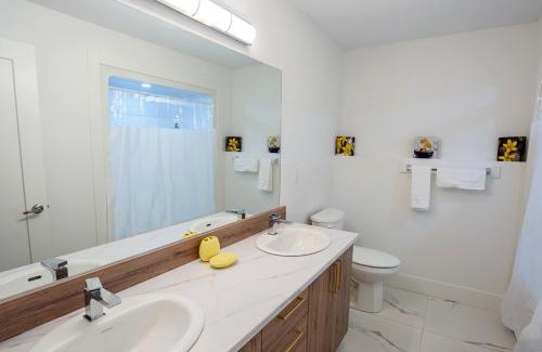Moncton House | Stylish, Modern 3BR in Moncton
