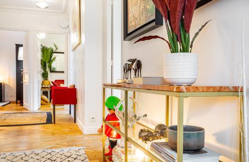 Meudon Apartment | Modern Apartment with Art, Design & Garden - Villa des Ammonites