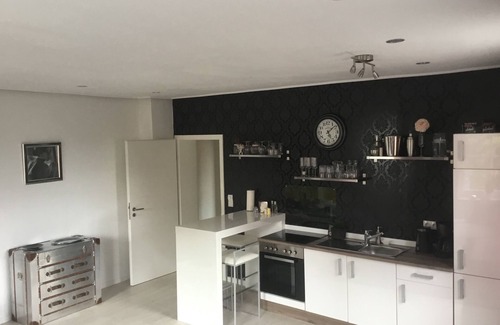 Marsberg Apartment | Modern Apartment with Lake View & Spa Amenities