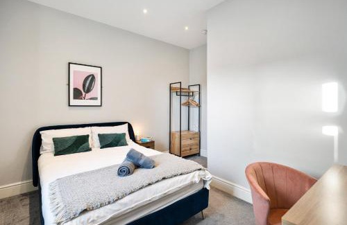 Grangetown Apartment | Modern Apartment Steps from City Centre with Parking