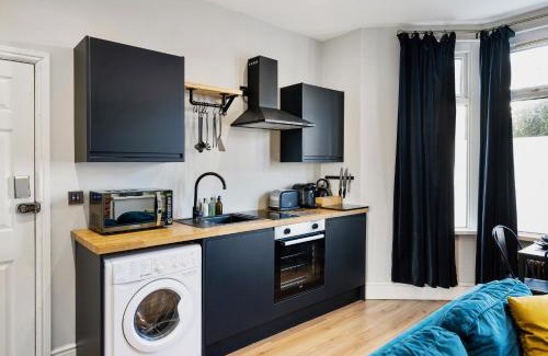 Grangetown Apartment | Modern Apartment Steps from City Centre with Parking