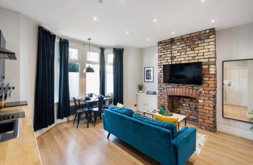 Grangetown Apartment | Modern Apartment Steps from City Centre with Parking