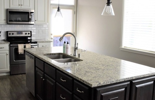 Battle Ground House | Explore the PNW from a Modern Home with Spa & Hot Tub