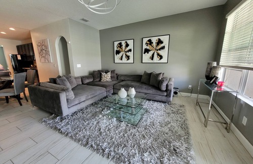 Apopka House | Trendy Modern Retreat with Spa and Hot Tub Amenities
