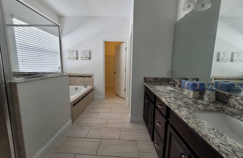 Apopka House | Trendy Modern Retreat with Spa and Hot Tub Amenities