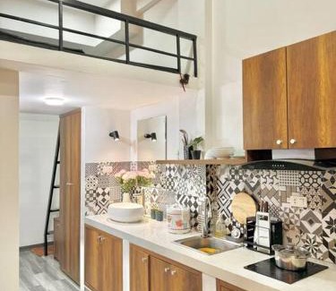 Nghia Đo Apartment | Modern Lakeside Apartment with Family and Pet Amenities
