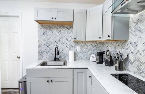 Maryvale Apartment | Modern Studio in Phoenix with Spa & Breakfast Amenities
