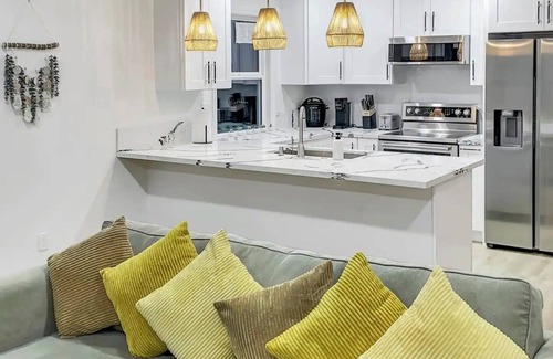 Modesto House | Modern Modesto Retreat: Ideal for Families & Pet Lovers