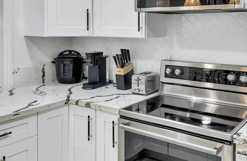 Modesto House | Modern Modesto Retreat: Ideal for Families & Pet Lovers