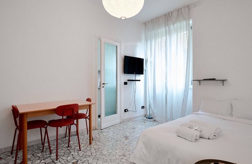 Porta Genova Apartment | Modern Navigli Studio with Kitchen & Breakfast Included