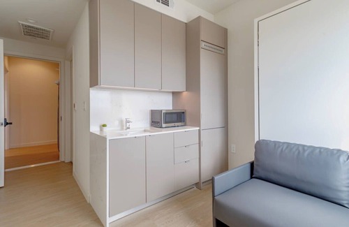 West Los Angeles Apartment | Modern Coliving Suite Near UCLA with In-Unit Laundry
