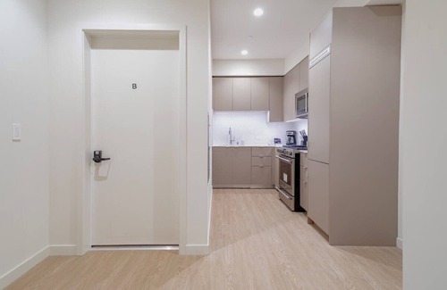 West Los Angeles Apartment | Modern Coliving Suite Near UCLA with In-Unit Laundry