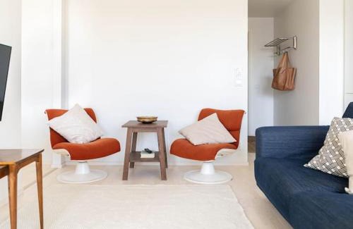 Itainen District Apartment | Stylish 1BR Apartment in Aurinkolahti with Child-Friendly Amenities