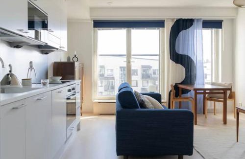 Itainen District Apartment | Stylish 1BR Apartment in Aurinkolahti with Child-Friendly Amenities