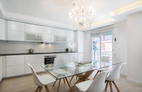Alicante City Centre Apartment | Elegant Apartment in Alicante with Oceanfront Views & Spa