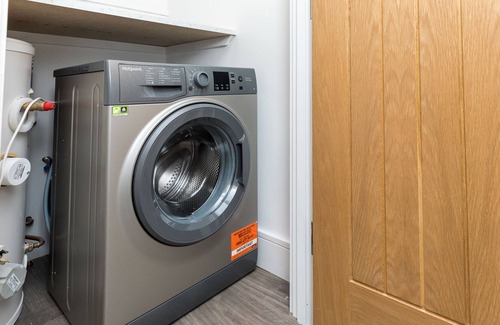 Horsham Apartment | Stylish New Apartment Close To Town Centre And Train Station By 247 Lets