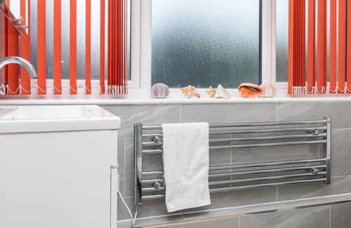 Horsham Apartment | Stylish New Apartment Close To Town Centre And Train Station By 247 Lets