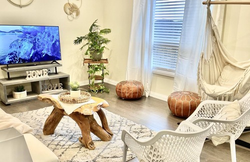 Lafontaine House | Stylish New Bungalow
