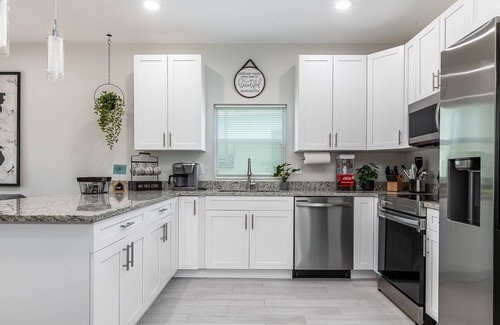 Westgate House | Modern Casita Near Downtown with EV Charger & Ocean Views