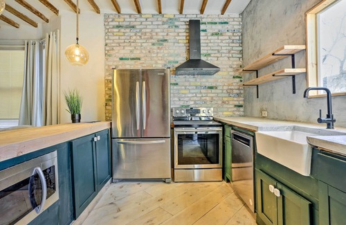 Forest Hill House | Modern Newark Retreat with Deck & Family-Friendly Amenities