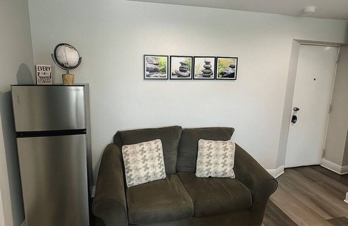 Frankford Apartment | Modern 1BR Apartment with Kitchen - Perfect for Travelers