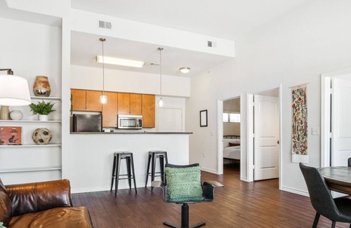 North Loop Apartment | Modern North Lamar Retreat for Groups with Free Parking