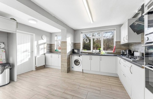 Stapleford House | Stylish Nottingham House - Parking - Garden