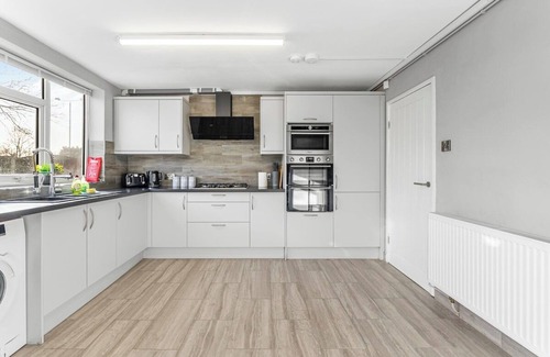 Stapleford House | Stylish Nottingham House - Parking - Garden