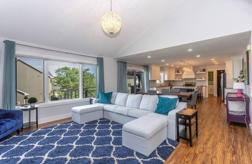 Waukee House | Stylish Oasis For Unforgettable Getaways 5 Bedroom Home by RedAwning