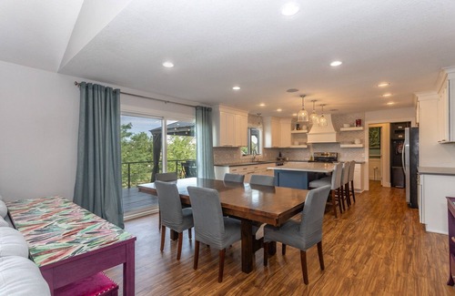 Waukee House | Stylish Oasis For Unforgettable Getaways 5 Bedroom Home by RedAwning