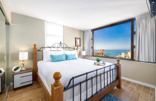 Waikiki Apartment | Oceanfront Condo Retreat Steps from Waikiki Beach
