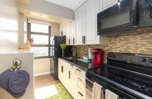 Waikiki Apartment | Oceanfront Condo Retreat Steps from Waikiki Beach