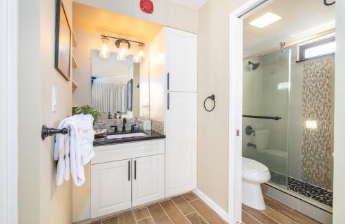 Waikiki Apartment | Oceanfront Condo Retreat Steps from Waikiki Beach
