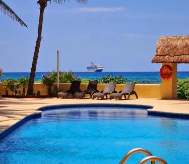 Majahual Apartment | Stylish Oceanfront Condo with Pool & Exceptional Views