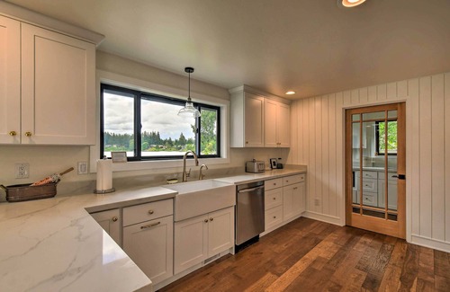 East Olympia House | Elegant Olympia Home with Private Boat Dock & Spa Access