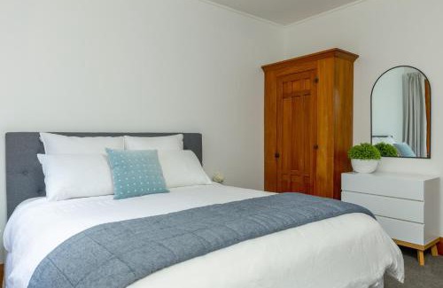 Blenheim House | Chic Stay at Stylish on Severne - Guest Rated 9.6/10