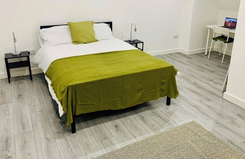 Cray Valley East Apartment | Stylish One Bed Apartment