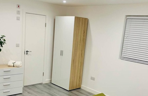 Cray Valley East Apartment | Stylish One Bed Apartment