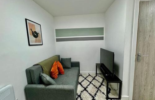 Gabalfa Apartment | Modern One Bedroom with Cozy Sofa Bed & Breakfast Included