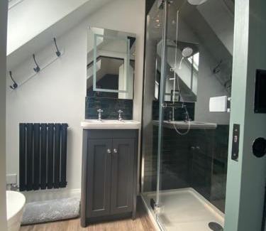 Tetbury Apartment | Elegant Cotswold Coach House in Tetbury with Kitchen