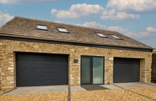 Tetbury Apartment | Elegant Cotswold Coach House in Tetbury with Kitchen