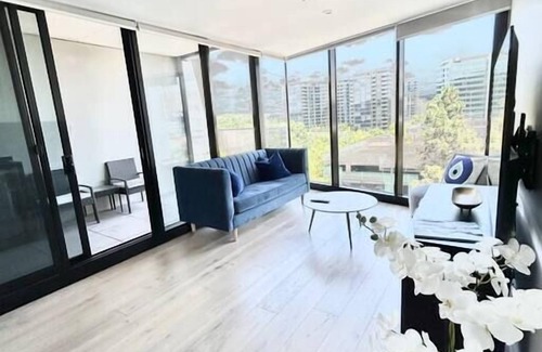 Canberra City Centre Apartment | Top-Rated Stylish Stay in Canberra’s Vibrant CBD