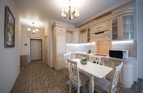Obolon' Apartment | Elegant Riverside Apartments: Dnipro Sail with Spa & Breakfast