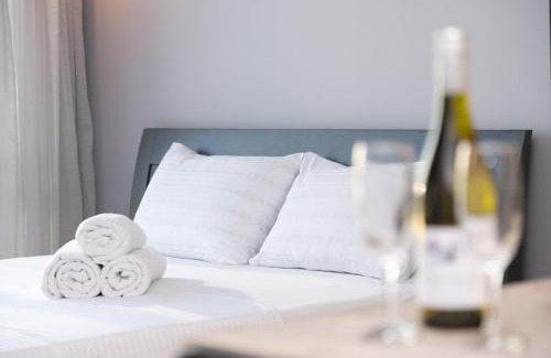 Obolon' Apartment | Stylish Panoramic Apartments at Smartplaza - 4 Star Rating