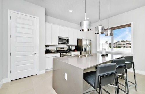 Reunion Hotel | Modern Condo Steps from Disney with Pool & Child Amenities