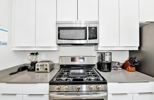 Reunion Hotel | Modern Condo Steps from Disney with Pool & Child Amenities